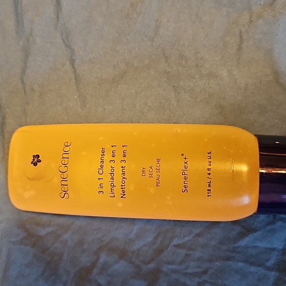 3 in 1 Face Cleanser- Dry Skin - Picture 2 of 4